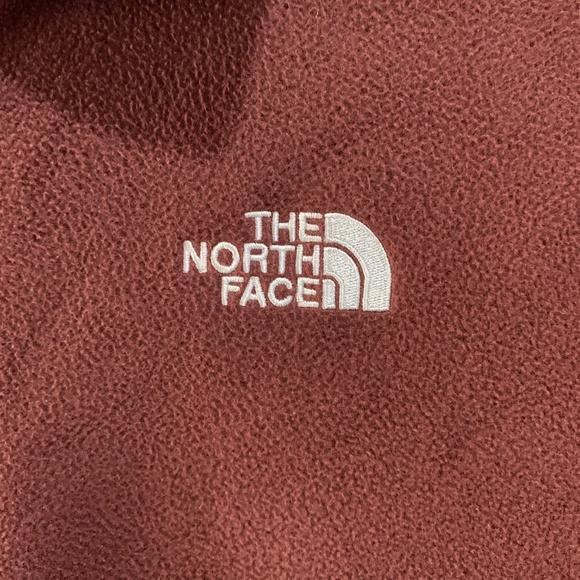 THE NORTH FACE Pullover, Maroon - Picture 2 of 3